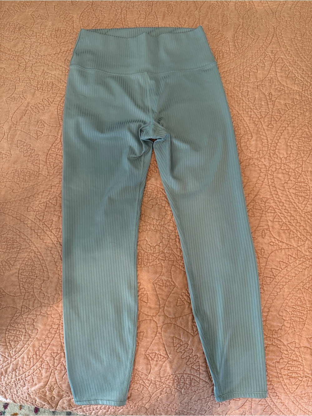 Vuori Inversion Rib Legging in Mist - Picture 3 of 7